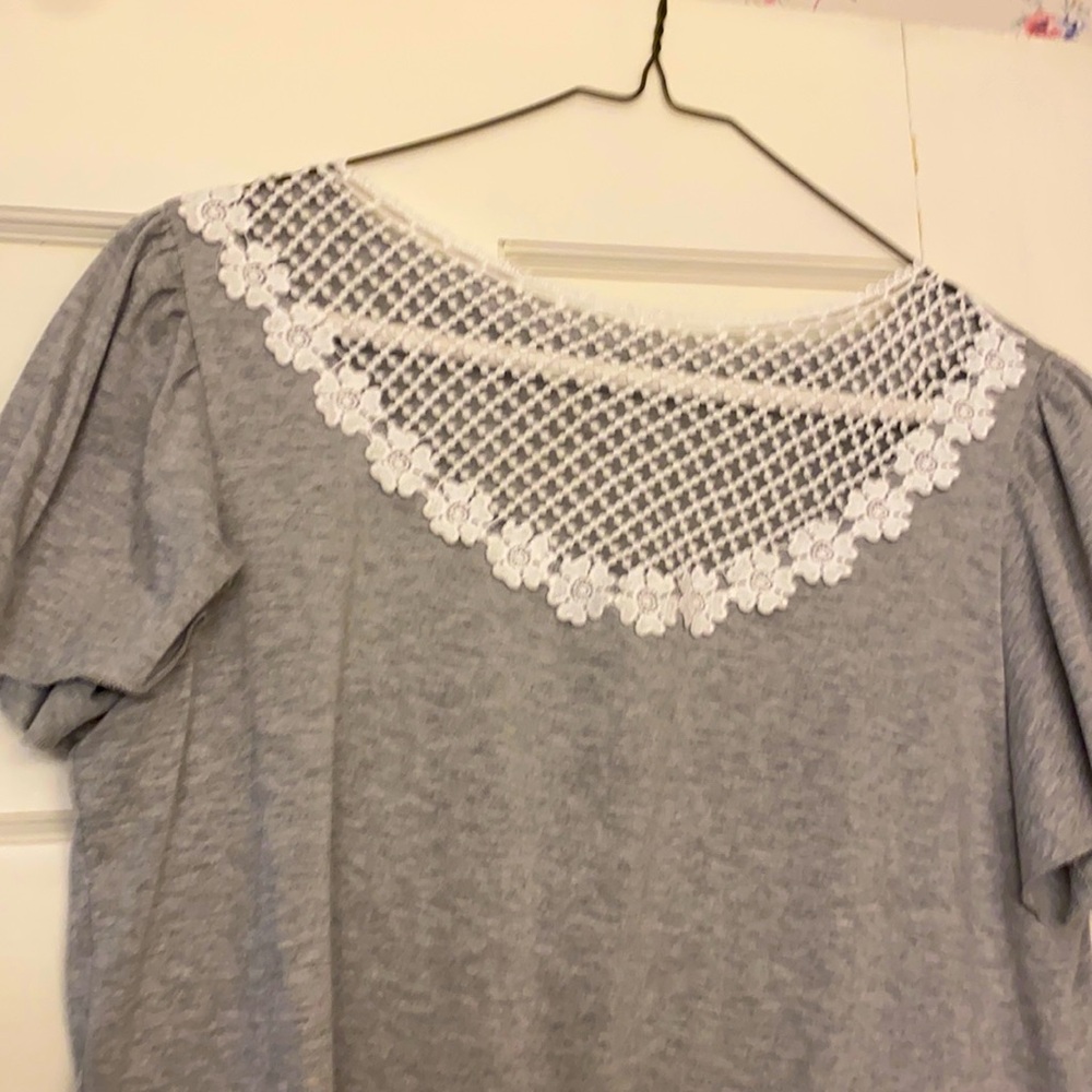Tee - crochet trim